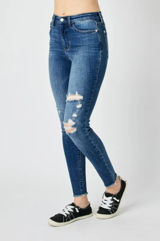 Distressed skinny denim jeans women casual outfit